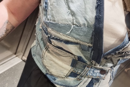 Kyynerpäitä myöden vaatekaapissa