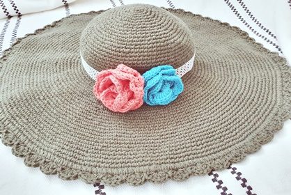 Kukkahattutäti Suomenlinnassa