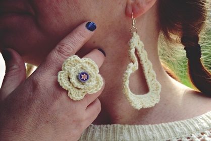 Vanhoista koruista uusia koruja virkkaamalla