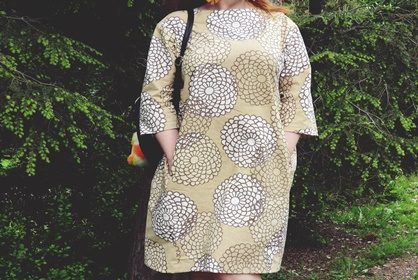 Tyttären vanhoista verhoista mekko