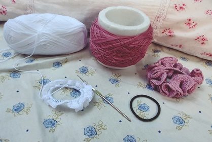 Virkatut hiusdonitsit