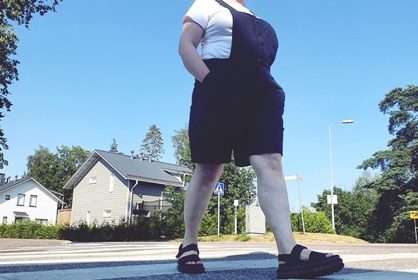 Pellavahousuista lappuhaalarit