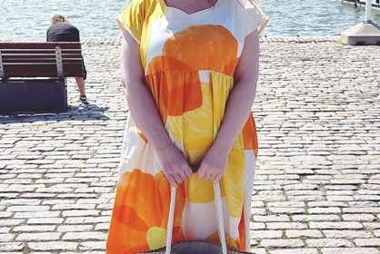 Kesäinen mekko verhosta