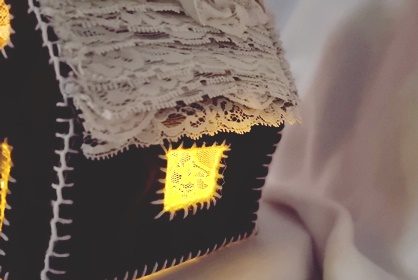 Piparkakkutalo huovasta