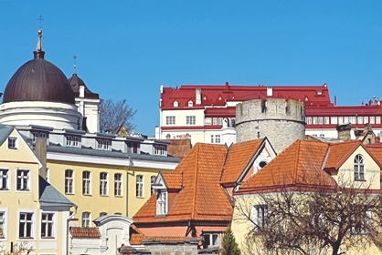 Keväisen Tallinnan aurinkoinen päivä