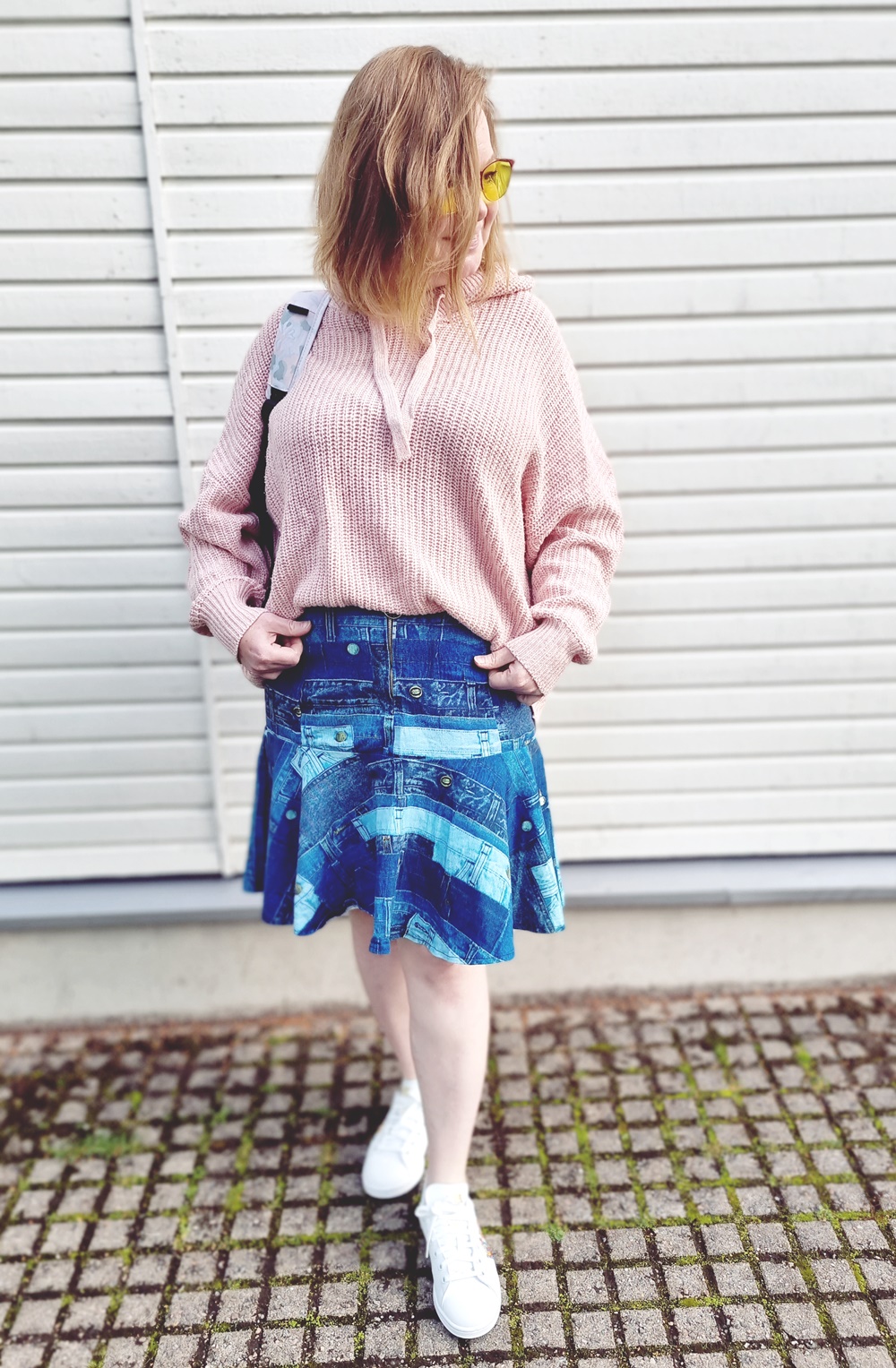 Volankihame ja neule päivän asuna