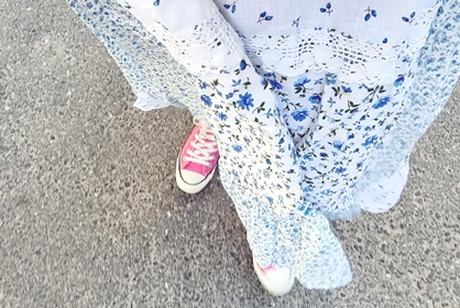 Kirppispaita ja itse tehty hame