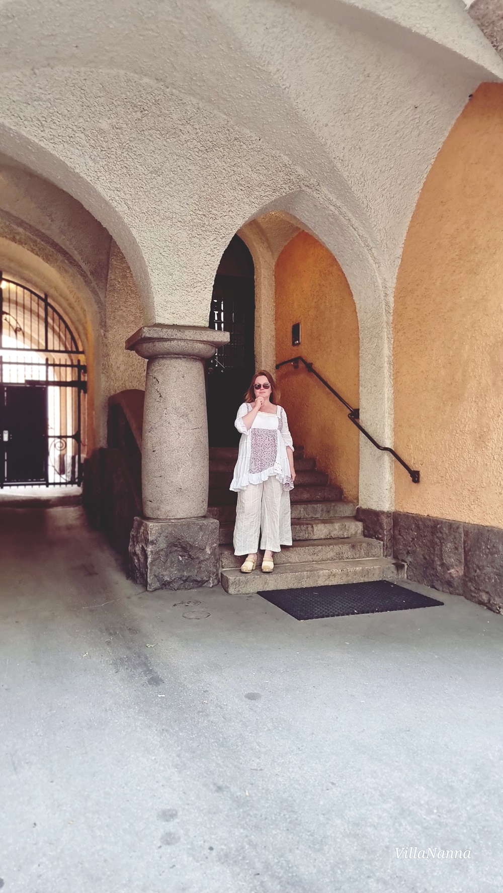 Ilmavat kesähousut Indiskan verhoista