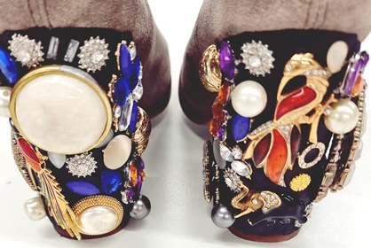 Kenkien tuunaus rikkinäisillä koruilla