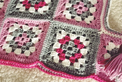 Opettelin virkkaamaan isoäidinneliöitä