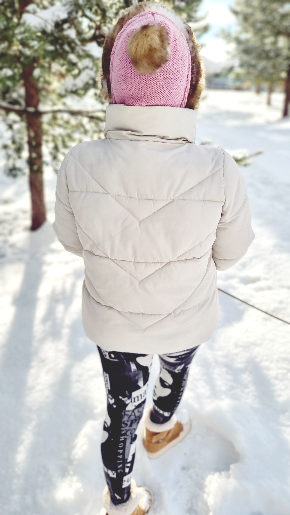 Neuleleggarit vaatekaappipäiväkirjan sivulla