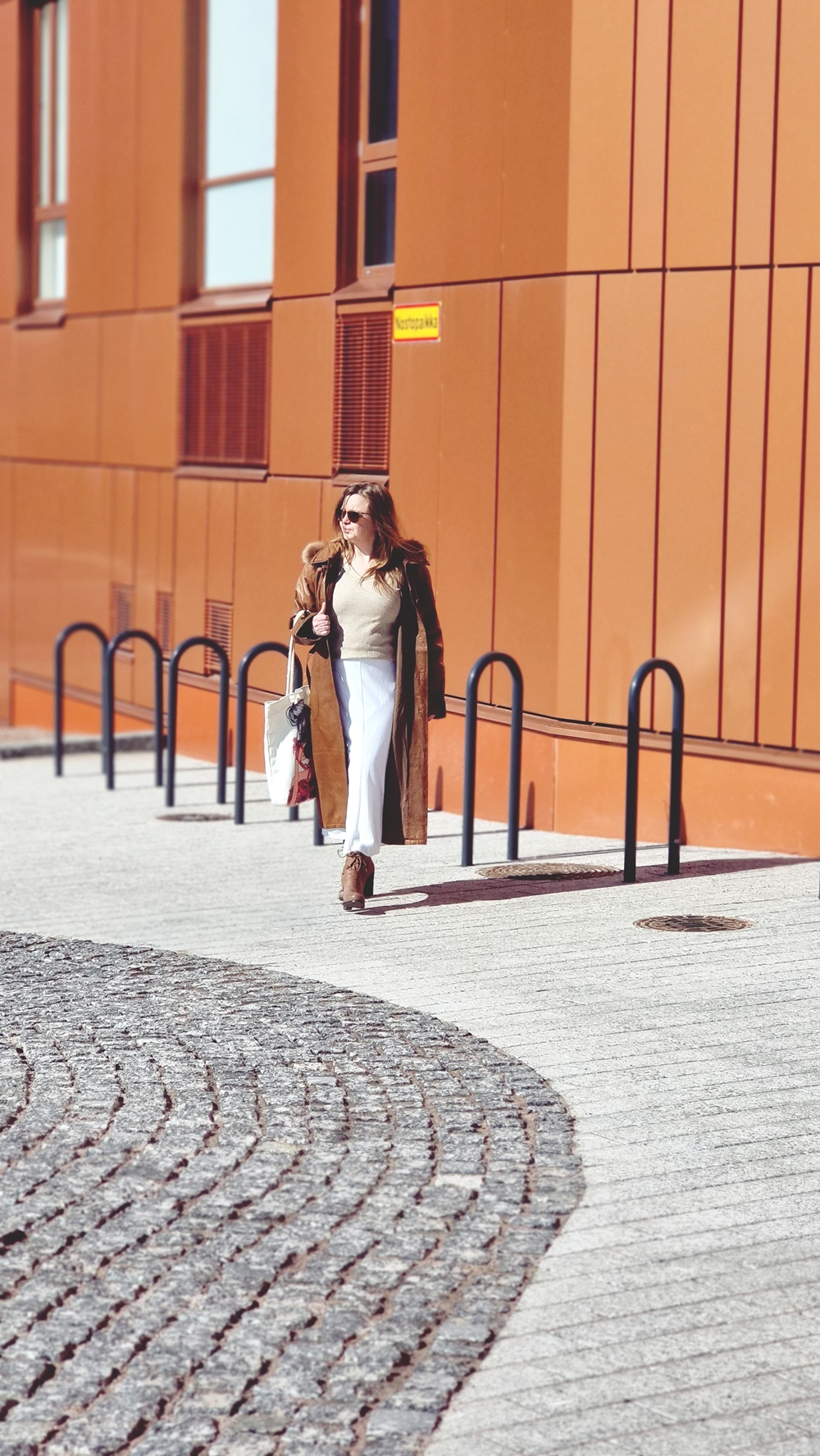 Kevätaurinko ja vintagekaunotar