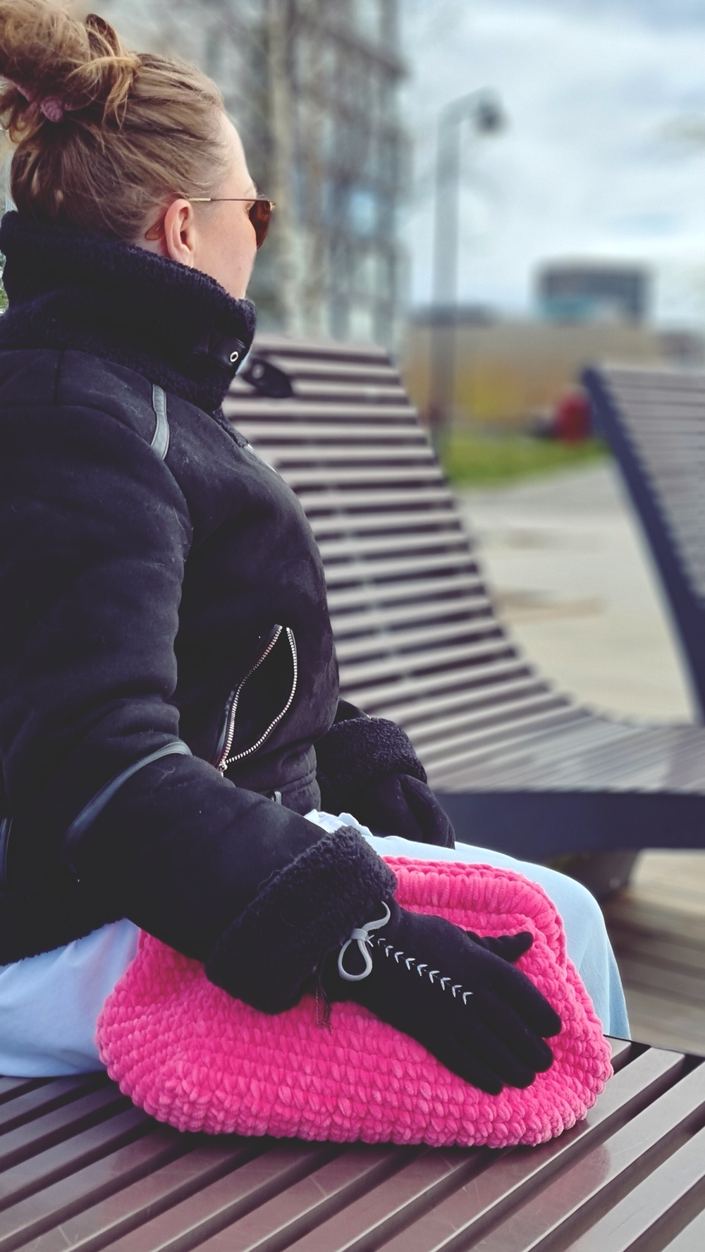 virkattu chenille-pussukka ja arjen ilonpisarat