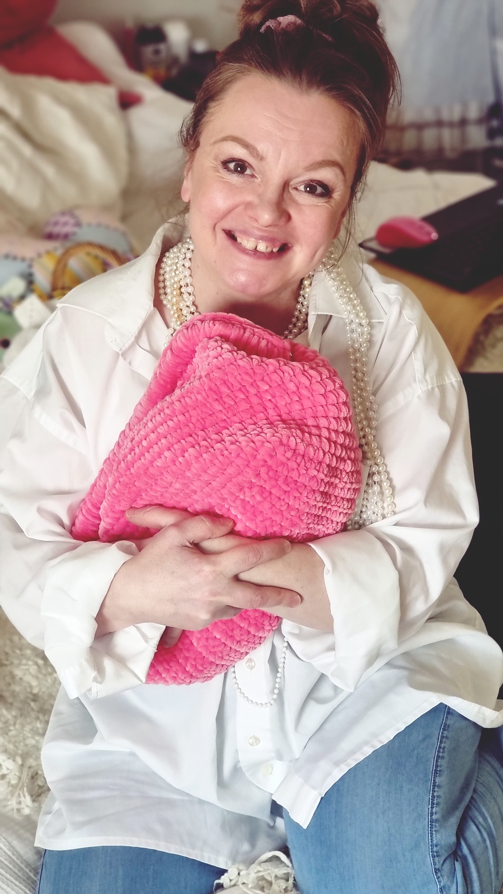 virkattu chenille-pussukka ja arjen ilonpisarat