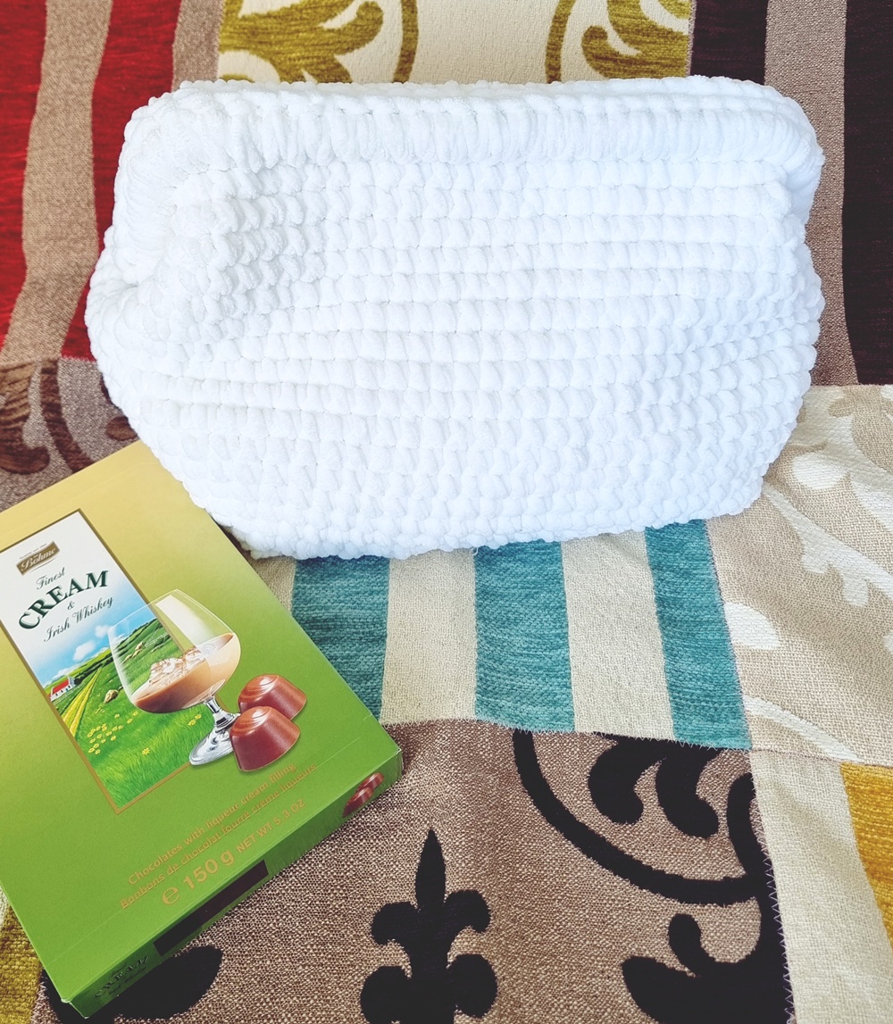 Rakkaudella virkattu häämatkamekko tyttärelleni