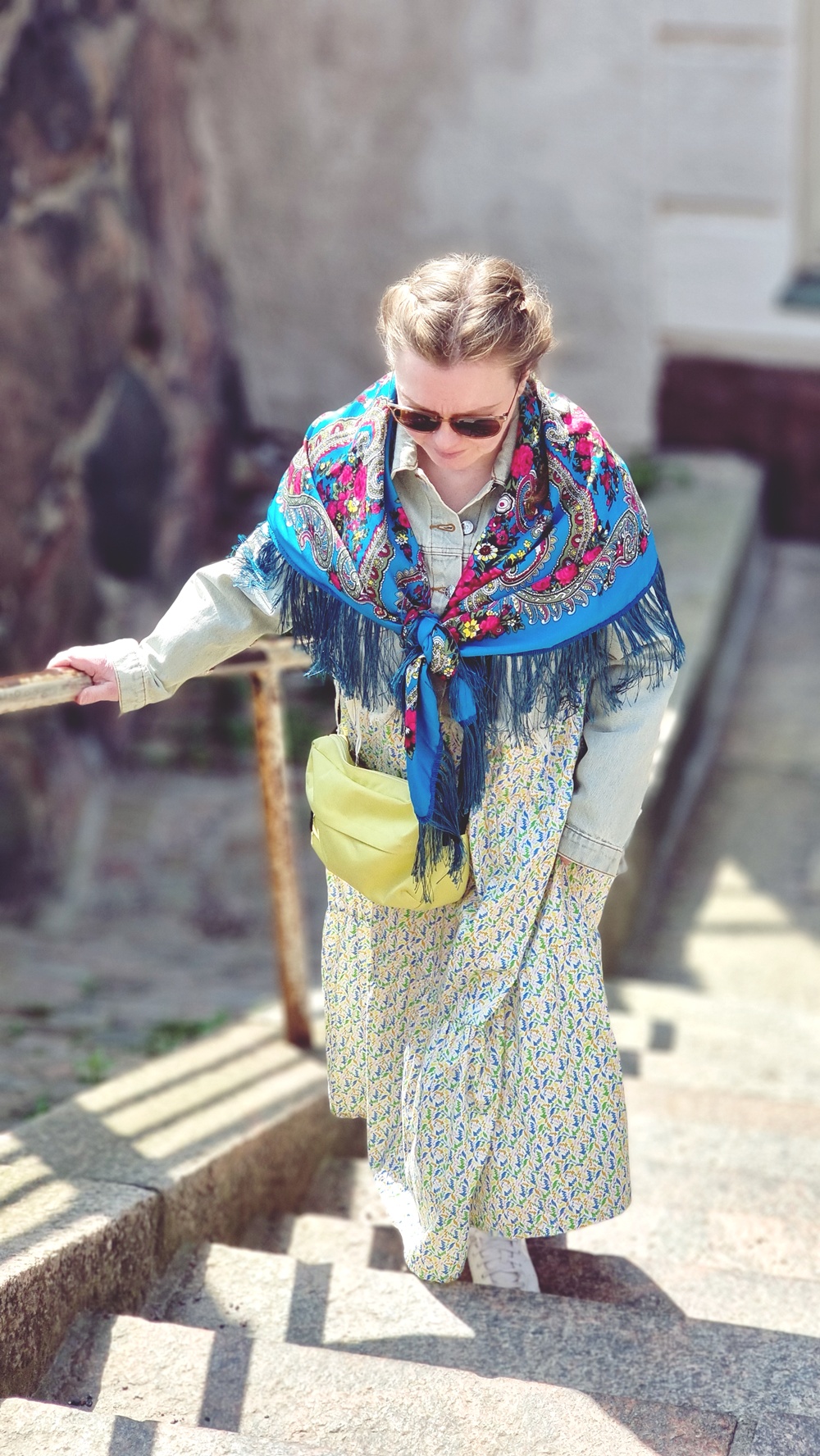 Kesäpäivä ratikassa matkamuistojen syleilyssä Töölönlahdella