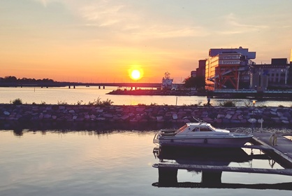 villasukat jalassa ja sielu täynnä tarinoita
