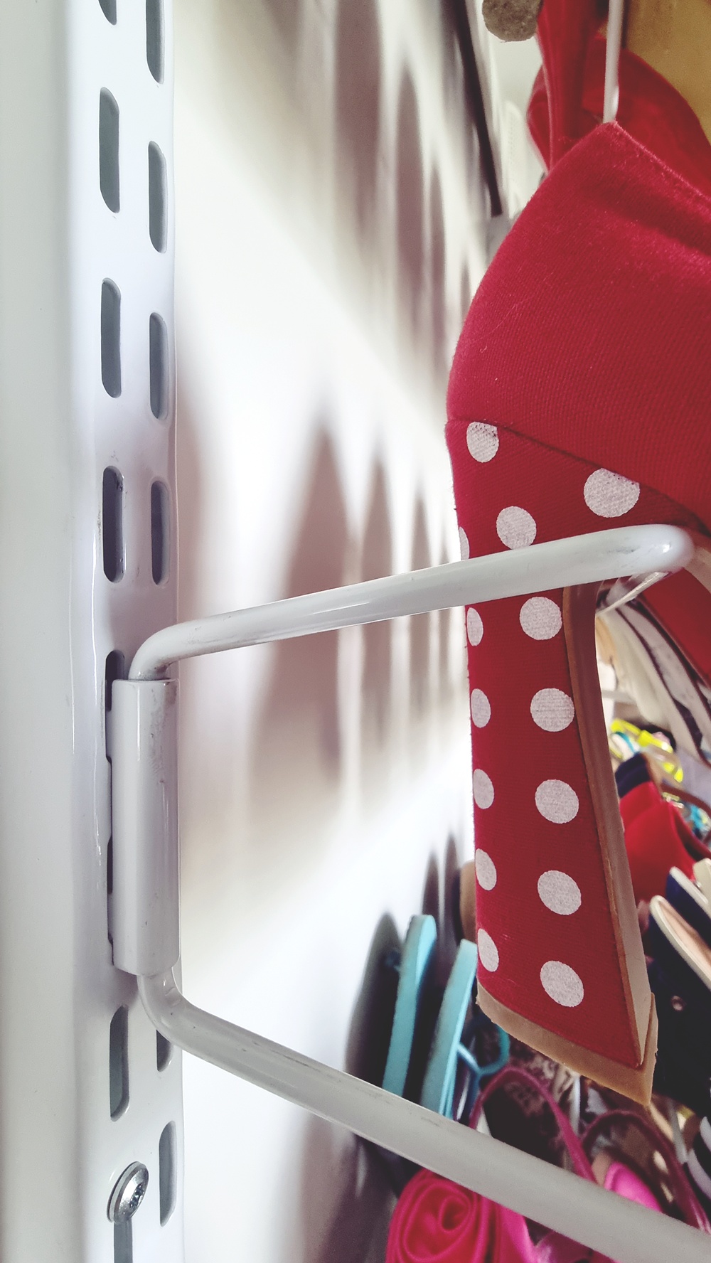 Olenko vielä normaali vai jo kenkähullu?