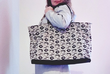 Sadepäivän Kirppisrieha: Löytöjä ja Lätäköitä