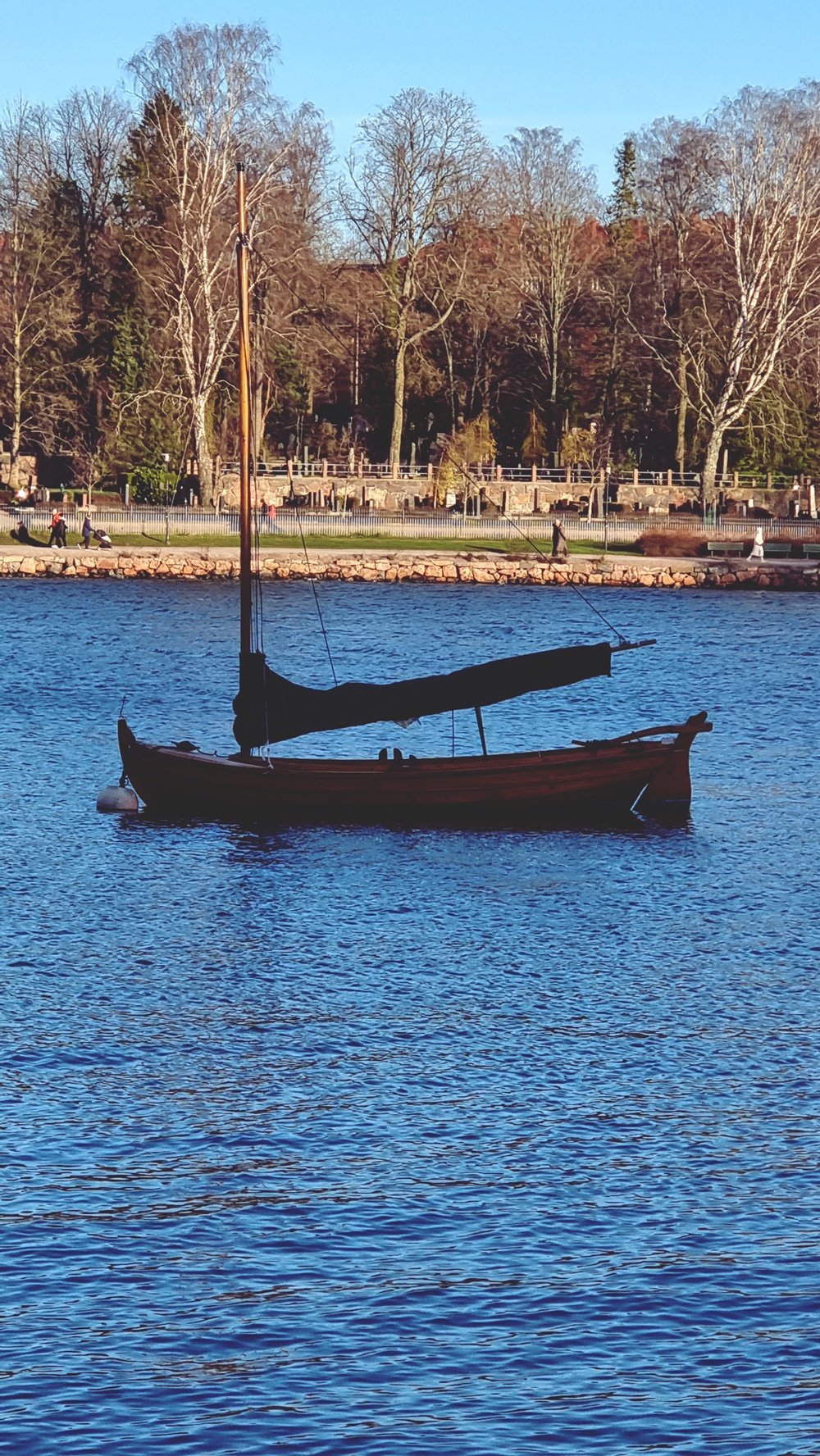 Kylmä aurinkoinen päivä Helsingissä
