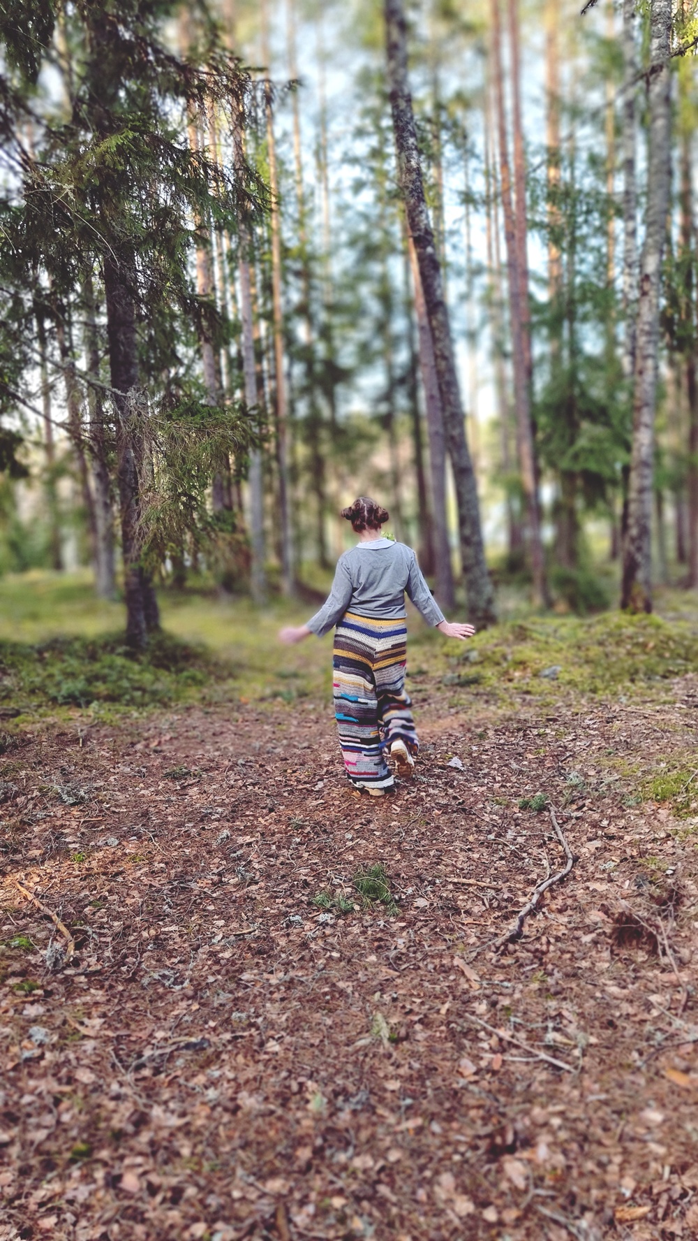 Virkatut oversize-housut jämälangoista, näin syntyy rohkein vaatekaapin kulmakivi