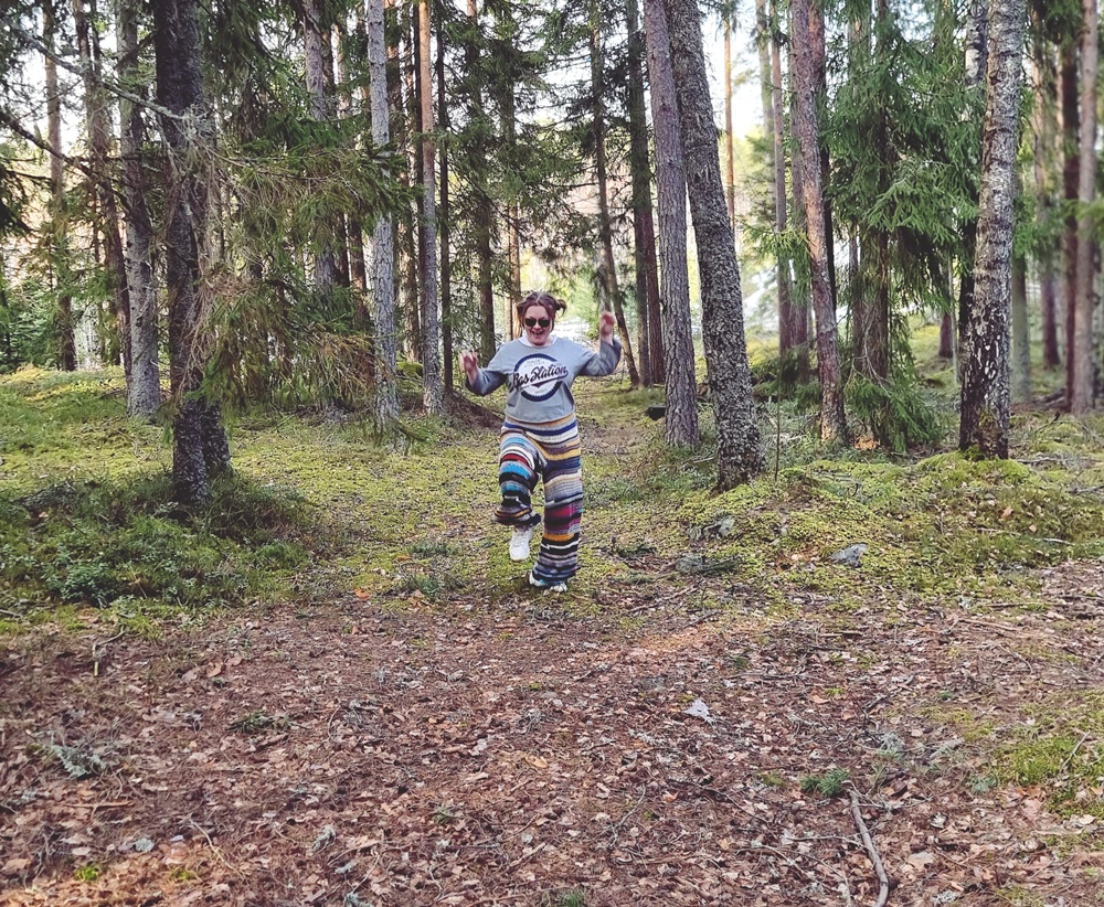 Virkatut oversize-housut jämälangoista, näin syntyy rohkein vaatekaapin kulmakivi