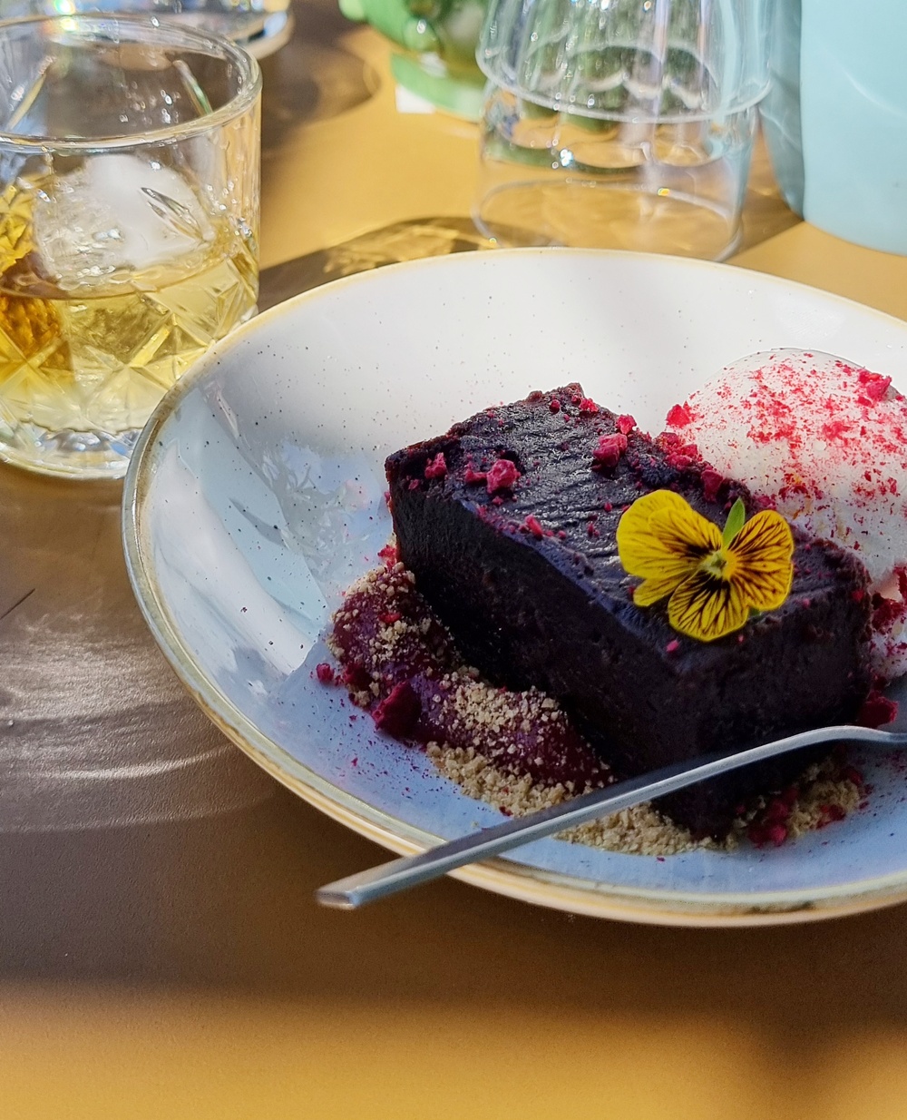 Kun kaksi kauluspaitaa sai uuden elämän