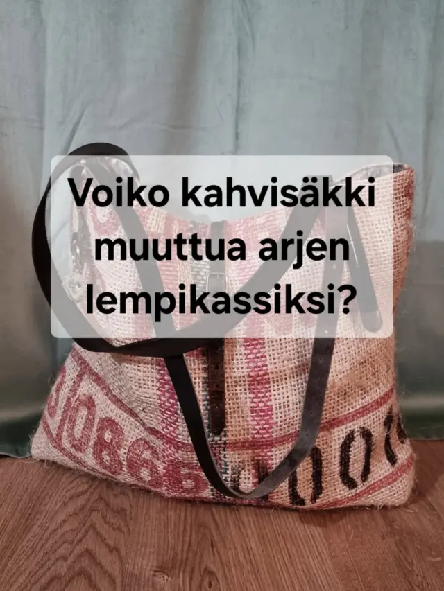 🪝 Voiko kahvisäkki muuttua arjen lempikassiksi?

Tämä käsintehty kassi on valmistettu kierrätetystä kahvisäkistä ja viimeistelty nahkahihnoilla. Jokainen säkki on uniikki, joten myös jokainen laukku kertoo oman tarinansa. Rouhea pinta, vahva rakenne ja vastuullinen valinta kulkevat mukana niin töihin, kaupungille kuin viikonloppureissulle.

Rakastan sitä, miten kahvin historia näkyy kankaan painatuksissa. Täydellinen yhdistelmä ekologisuutta ja persoonallista tyyliä.

Valitsisitko sinä arkeen kierrätetyn designkassin?

#kierrätysmuoti #kahvisäkki #ekotyyli #vastuullinenmuoti #käsintehty