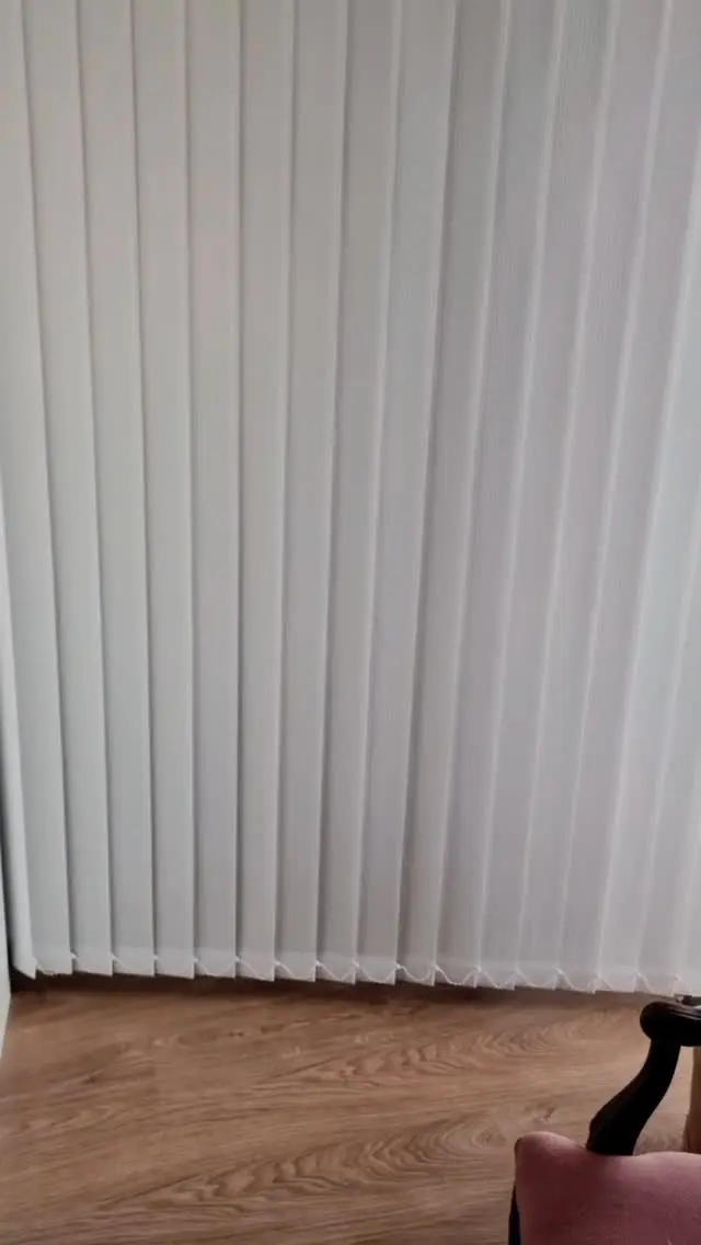 Tämä asu ei ole yhdestä paikasta.

Se on koottu, tehty ja löydetty.

👖Farkut tein liian pienistä farkuista.
👕 Paidan ostin Los Angelesista.
👟 Lenkkarit ostettu Siisti Kirppikseltä.
🧥 Takki samasta paikasta.
👛 Itse tehty leikkuujätteestä.

👉 Kumpi ohjaa enemmän sun pukeutumista, tyyli vai trendit? 👇

👀 Lisää vaatekaappipäiväkirjaa profiilissa

#omatyyli #kestävämuoti #slowfashion #kirppislöytö #diy