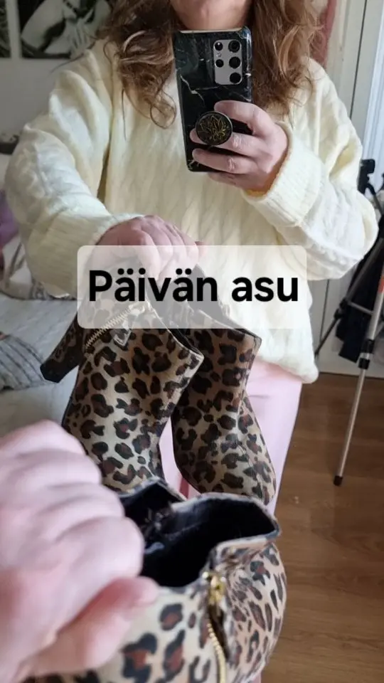 Yksi neule, kaksi vaihtoehtoa 👖

Mitä laitetaan?

#päivänasu #asuvalinta #asuinspiraatio #ootd