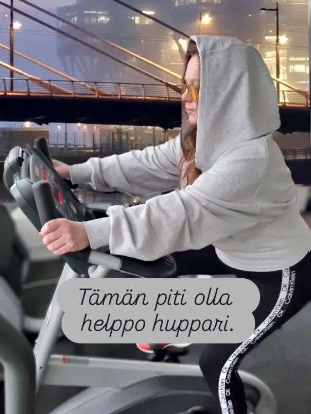 Tämän piti olla helppo huppari.

Mood Fabricsin kaava näytti täydelliseltä, mutta ohjeet ei.
Luin ne läpi monta kertaa, enkä silti ymmärtänyt mitä pitäisi tehdä.

Jossain kohtaa lopetin yrittämästä. Tein hupparin ilman ohjeita. Ja ironista kyllä, tästä tuli yksi mun käytetyimmistä vaatteista.

Teetkö sä aina ohjeiden mukaan vai menetkö fiiliksellä? 👀

#huppari #ompelu #moodfabrics #diyvaatteet #itseompelu