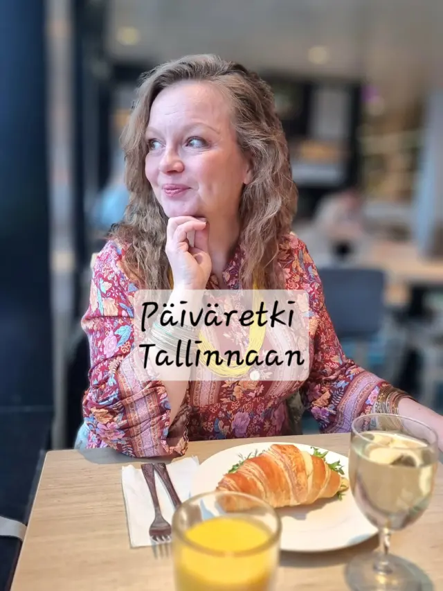 Tallinna on parhaimmillaan silloin, kun mitään erityistä ei edes suunnittele. 🤍

Eilinen päivä kului ratikoilla huristellen, second hand -aarteita etsien ja keväisestä Tallinnasta nauttien. 
Löysin Paavli Kaltsukasista ihania kesävaatteita, söin täydellisen tryffelihampurilaisen Peatusissa ja kiertelin lopuksi Rotermann korttelissa vain fiilistelemässä tunnelmaa. ✨

Paras päätös oli hankkia päivälippu ratikkaan, niin helppo tapa liikkua ympäri kaupunkia päivän aikana.

Kerro kommenteissa: mikä on sinun lempipaikkasi Tallinnassa? 🤎

#tallinna #secondhandfinds #telliskivi #vintagestyle #slowtravel