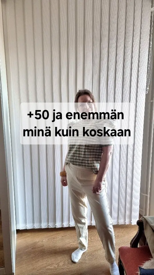 +50 ja enemmän minä kuin koskaan

Tän päivän asu: UFFin housut, itse tehty paita kankaanpalasta, virkatut korvikset ja tämä rannekoru vuodelta 2007. 

Mä pukeudun nykyään just niin kuin haluan, vähän itse tehtyä, vähän löydettyä, vähän elettyä.

Miten sun tyyli on muuttunut vuosien varrella?