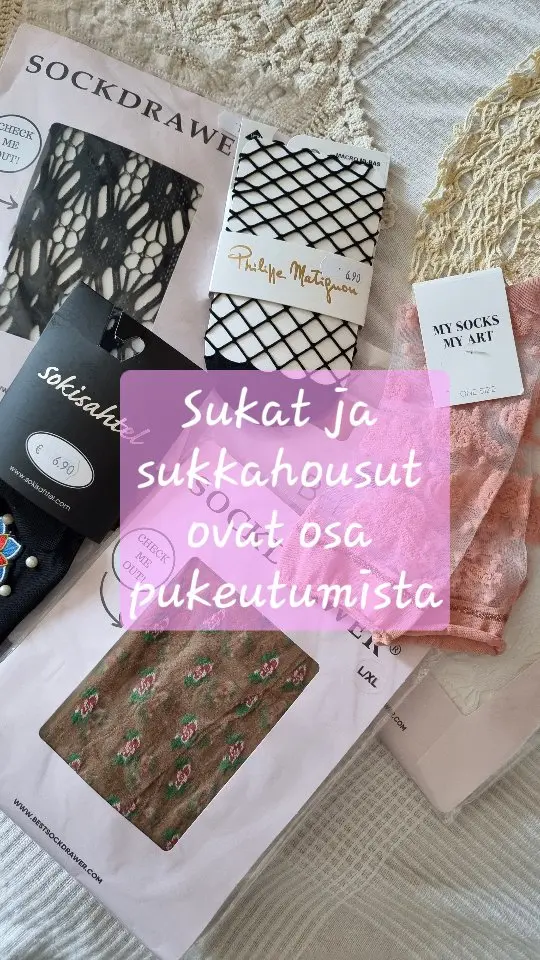 Sukat ja sukkahousut ovat osa pukeutumista.

Aina kun käyn Tallinnassa ostan myös läjän sukkia ja sukkahousuja. Se johtuu ihan siitä syystä, että Suomesta saa aika vähän mitään kivoja sukkia tai sukkahousuja.
Yleensä aika perus mustaa ja ihon väristä. Ja itse haluan vähän kaikkea muutakin.

Kuvioita, pitsiä, verkkoa, palikoita, värejä yms. Ihan siitä yksinkertaisesta syystä, että sukilla ja sukkahousuilla viimeistellään asu. Ne muuttavat heti asun fiilistä ja sitovat asun tarinan yhteen.

Mitä mieltä itse olet? Onko Sukat ja sukkahousut vain pakollinen elementti, vai osa pukeutumista ja asua? Laita kommenttisi ja jutellaan 🙂

#sukkahousut #ostokset #tallinnanostokset #pukeutuminen #sukat