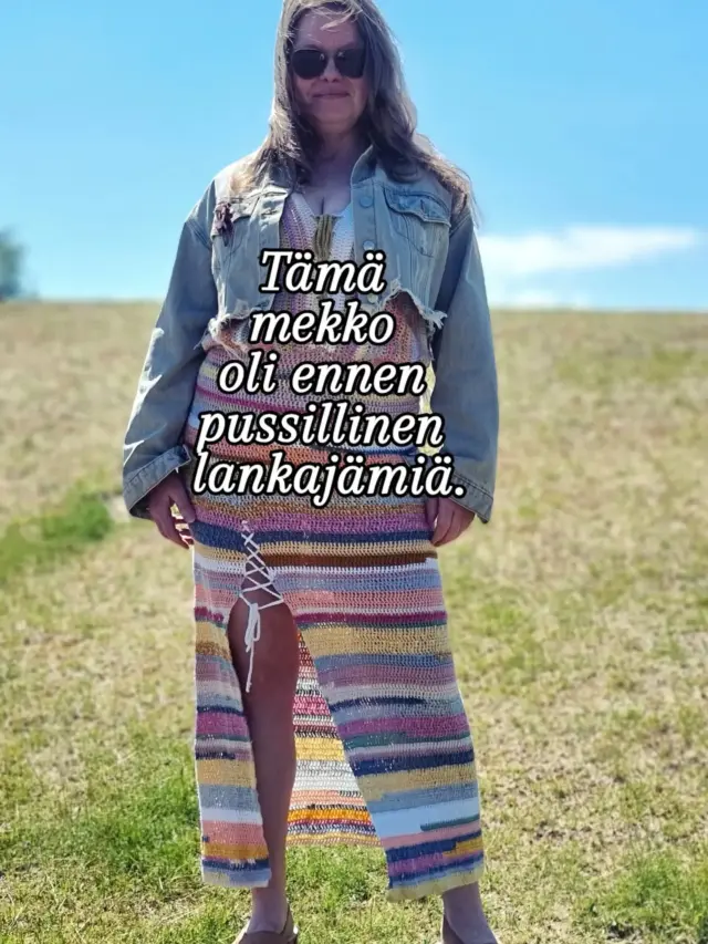 Virkkasin mekon jämälangoista… ja siitä tuli vahingossa elämäni näyttävin vaate. 🧶✨

Vuonna 2022 ostin Kierrätyskeskuksesta pussillisen sekalaisia lankajämiä ilman mitään tarkkaa suunnitelmaa. Näistä samoista langoista syntyi ensin yksi mekko, sitten bikineitä, koruja ja lopulta tämä toinen mekko, joka näyttää vähän siltä kuin boheemi räsymatto olisi herännyt henkiin.

Ja tiedättekö mitä? Rakastan sitä enemmän kuin mitään kaupasta ostettua vaatetta.

Tässä näkyy kaikki se, mitä rakastan käsitöissä ja hitaassa muodissa: värit, epätäydellisyys, luovuus ja se, että vanhasta voi syntyä jotain täysin uutta. 

Tämä ei ole täydellinen mekko, mutta ehkä juuri siksi siitä tuli täydellinen minulle.

Olisitko itse tarpeeksi rohkea käyttämään tällaista värikästä virkattua mekkoa? 😭👇

#virkkaus #virkattumekko #bohotyyli #slowfashion #kierrätysmuoti
