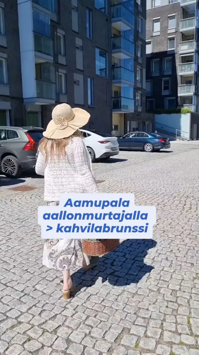 Haluaisin tukea enemmän kahviloita, ravintoloita ja pieniä yrityksiä. Mutta juuri nyt siihen ei vain aina ole mahdollisuutta.

Huomaan vähentäväni kulutusta koko ajan enemmän.
Ja varmasti moni yritys huomaa saman, asiakkaita ei vain enää ole samalla tavalla kuin ennen.

Silti en halua luopua kesän pienistä ihanista hetkistä.
Niinpä leivoimme croissantit kotona, kaadoimme kahvin termariin ja lähdimme aallonmurtajalle aamupalalle. 🌊☕

Päällä vanhoista tilkuista vuosia sitten ommeltu haalari ja päässä Kazimierzista ostettu hattu. Ehkä juuri tällaiset pienet hitaat hetket tuntuvat nyt kaikkein ylellisimmiltä.

Onko joku muukin muuttanut kesän pieniä luksuksia vähän erilaisiksi?

#slowliving #kesähetki #mummocore #jätkäsaari #slowfashion