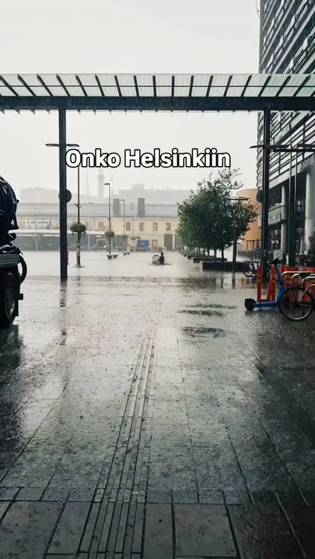 Helsinki on veden peittämä. Kesästä ei tietokaan...
Missä on meidän lämpö? Missä aurinko?

#helsinki #kesäsateet

Pidätkö enemmän helteestä vai sateista?####