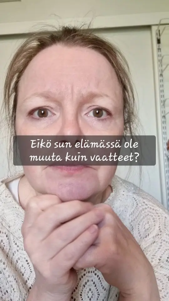 Eikö sun elämässä ole muuta kuin vaatteet?

Mitä veikkaatte? Onko mulla muuta elämää kuin vaatteet?

#elämä #elämänilo #villanannaelämää #villanannablogi #vaatteetonmunaatteet