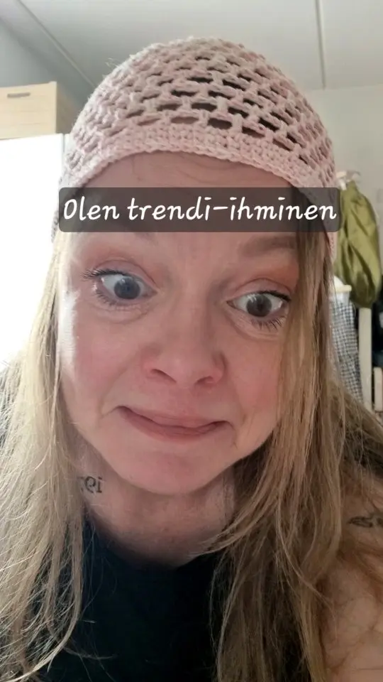 En välitä trendeistä, väitän aina. Totuus on monimutkaisempi.

Oletko virkannut tänä kesänä verkkomyssyn?

#reelsinstagram #crocheting #virkkaus #virkattuverkkomyssy #vaikuttajamediabloggaaja