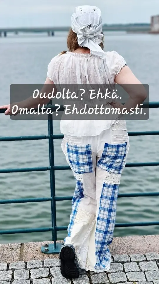 Olen ollut jo nuori, en halua olla enää. Mieluiten näytän oudolle.

Päällä kaikki tilkuista tehtyjä. Näin jatkuu tekstiiliarkeologia.

#tekstiiliarkeologia #päivänasu #päiväntyyli #50yearsyoung #kestävämuoti