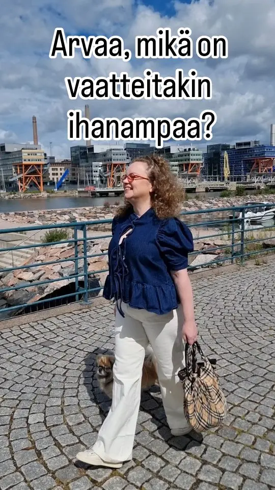 Arvaa, mikä on vaatteitakin ihanampaa? 💙

Rakastan vaatteita, ompelua ja kirpputorilöytöjä. Mutta tänään mikään niistä ei ole päivän paras asia.

Vanhin lapseni tulee puolisonsa kanssa käymään, ja olen odottanut tätä kovasti. Kaikkein onnellisimmaksi minut tekee se, että pääsen hemmottelemaan omaa lastani ja viettämään aikaa heidän kanssaan.

Tänään päivän asu on vain pieni osa päivää. Tärkeintä ovat ne ihmiset, joiden kanssa saan jakaa sen. 💙

💙 Tykkää tästä, jos olet samaa mieltä, ja kerro kommenteissa, mikä tekee sinut kaikkein onnellisimmaksi.

#päivänasu #slowfashion #secondhandstyle #arkionnea #villananna