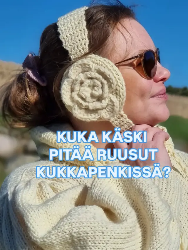 Minä päätin virkata ruusut korvilleni! 🌹😂

Kun jämälankoja kertyy, mielikuvitus alkaa laukata. Tällä kertaa syntyi kahdet korvaläpät, joissa kukat eivät todellakaan jää huomaamatta.

Ja mikä parasta, molemmat parit syntyivät jämälangoista! 🧶

Koko tarina löytyy nyt VillaNanna-blogista. Linkki biossa!

#villananna #virkkaus #jämälangat #korvaläpät #virkatutkorvaläpät 

Ensimmäiset ruusut kukkivat vaaleanpunaisina. 🌸 Eivätkä nämä tarvitse edes kastelua!

Ja sitten piti tietenkin tehdä toisetkin! 🤍 Koska yksi ruusutarha ei näköjään riittänyt.

Pienistä lankakeristä kasvoi aika näyttävät ruusut. 🌹 Näissä ei ainakaan tarvitse pelätä, että kukat kuihtuvat!

Vähän lankaa, paljon mielikuvitusta ja lopputuloksena jotain, mitä ei ihan jokaisella vastaantulijalla näe. Juuri tällaisia käsitöitä rakastan! 🧶

Minä en osannut valita, joten tein molemmat! 😂 Nyt on sinun vuorosi: kumpi pari voittaa?