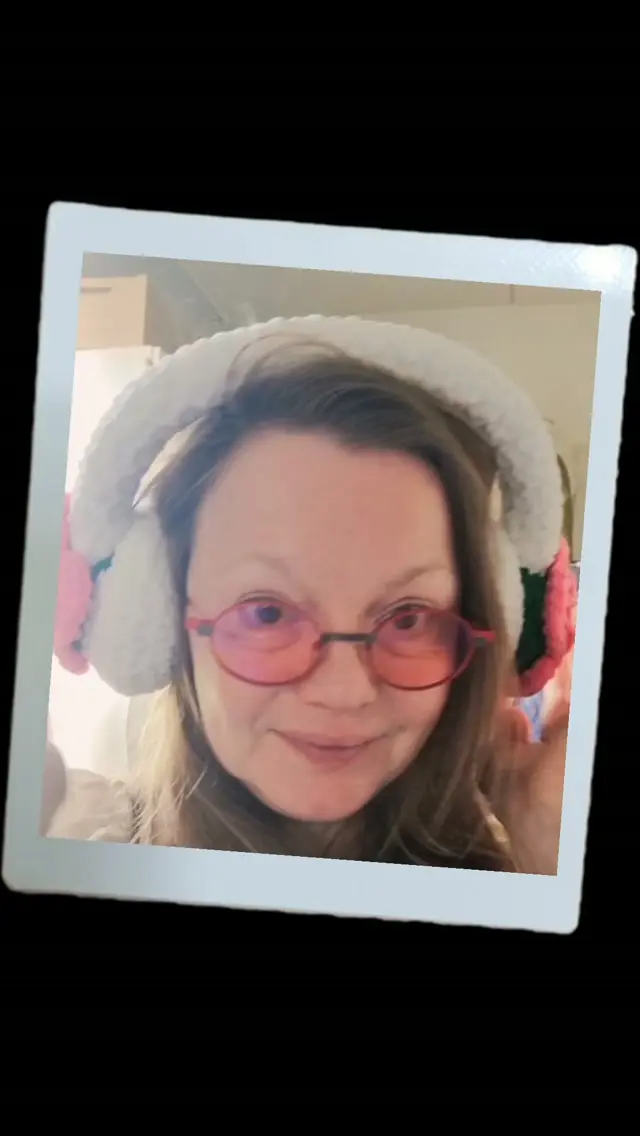 KUKA SANOI, ETTÄ KUULOKKEIDEN PITÄÄ OLLA TYLSÄT? 😂🌸

Kun tavalliset kuulokkeet eivät riitä, niille pitää antaa vähän persoonallisuutta! 🎧

💕 Tuunaisitko omasi vai pidätkö alkuperäisistä?

#kuulokkeet #tuunaus #DIY #käsityöt #VillaNanna